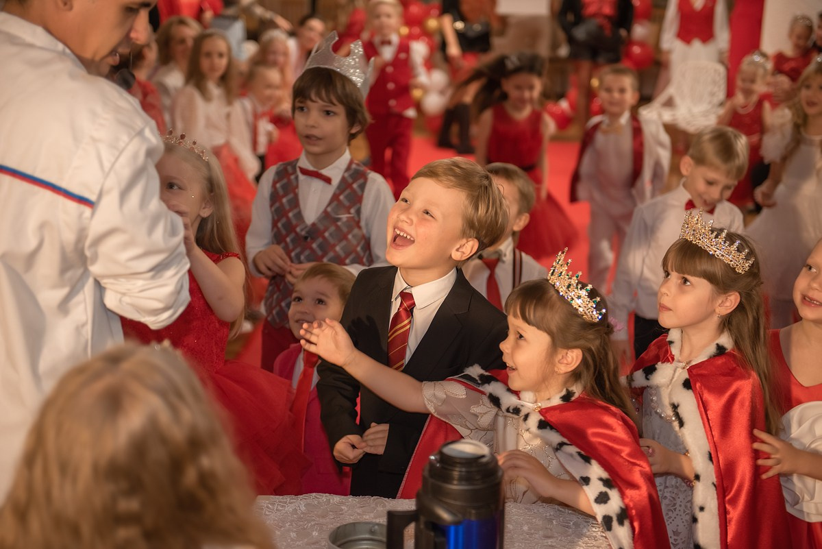 Выпускной в детской школе моделей HAPPYkids 2024. Семейный и коммерческий фотограф в Сочи Александр Бодунов
