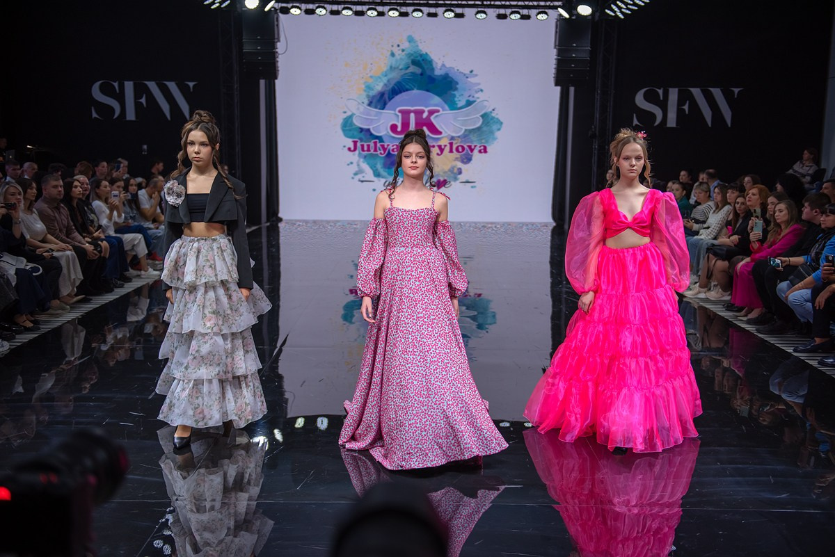 SochiFashionWeek2024 дизайнер Юлия Крылова. Семейный и коммерческий фотограф в Сочи Александр Бодунов