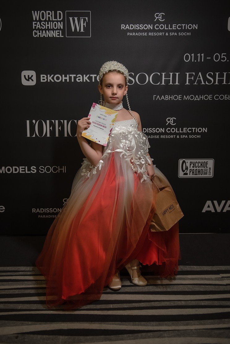 SochiFashionWeek2024 дизайнер Анохина Светлана. Семейный и коммерческий фотограф в Сочи Александр Бодунов