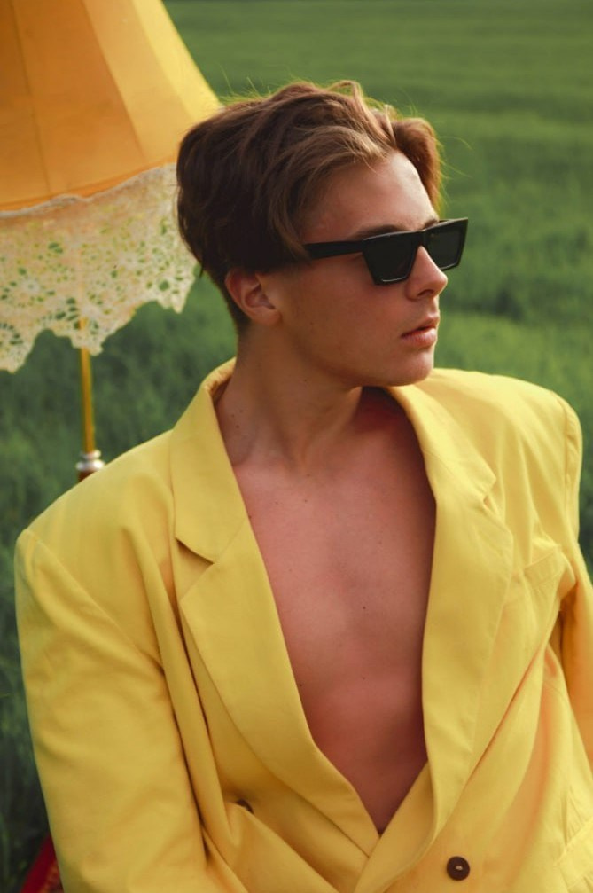 Студийная предметная съемка с моделями для вашего контента в Нижнем Новгороде.