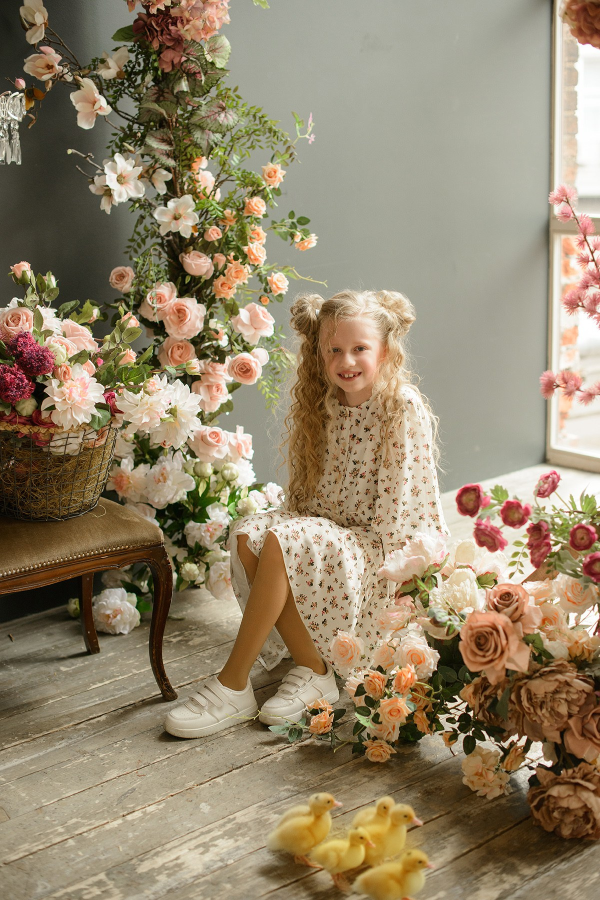 Photo shoot of a girl with goslings and a hat. Photographer Elena Carruthers, Scotland