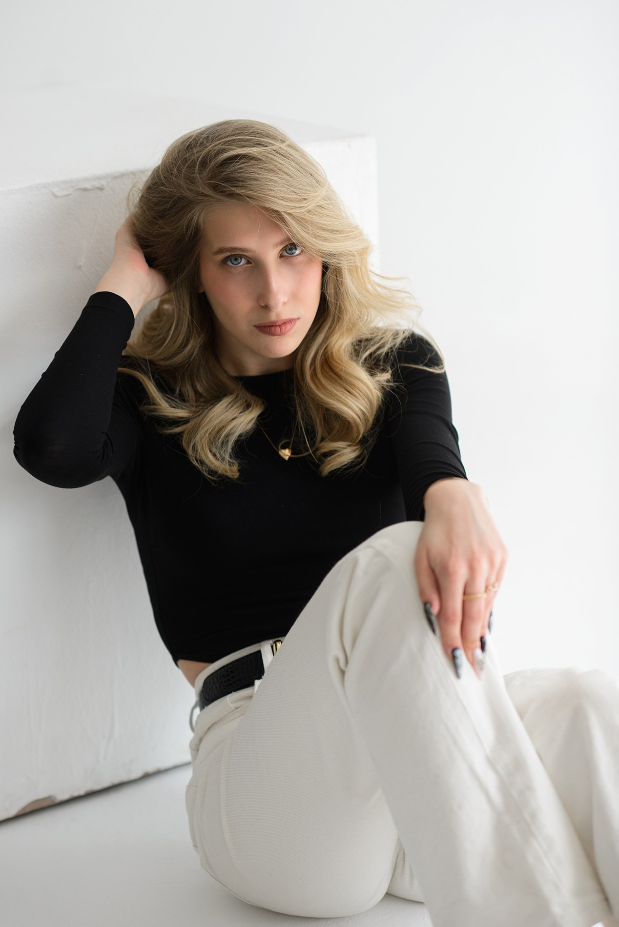 photo shoot in the studio foe woman, young girl