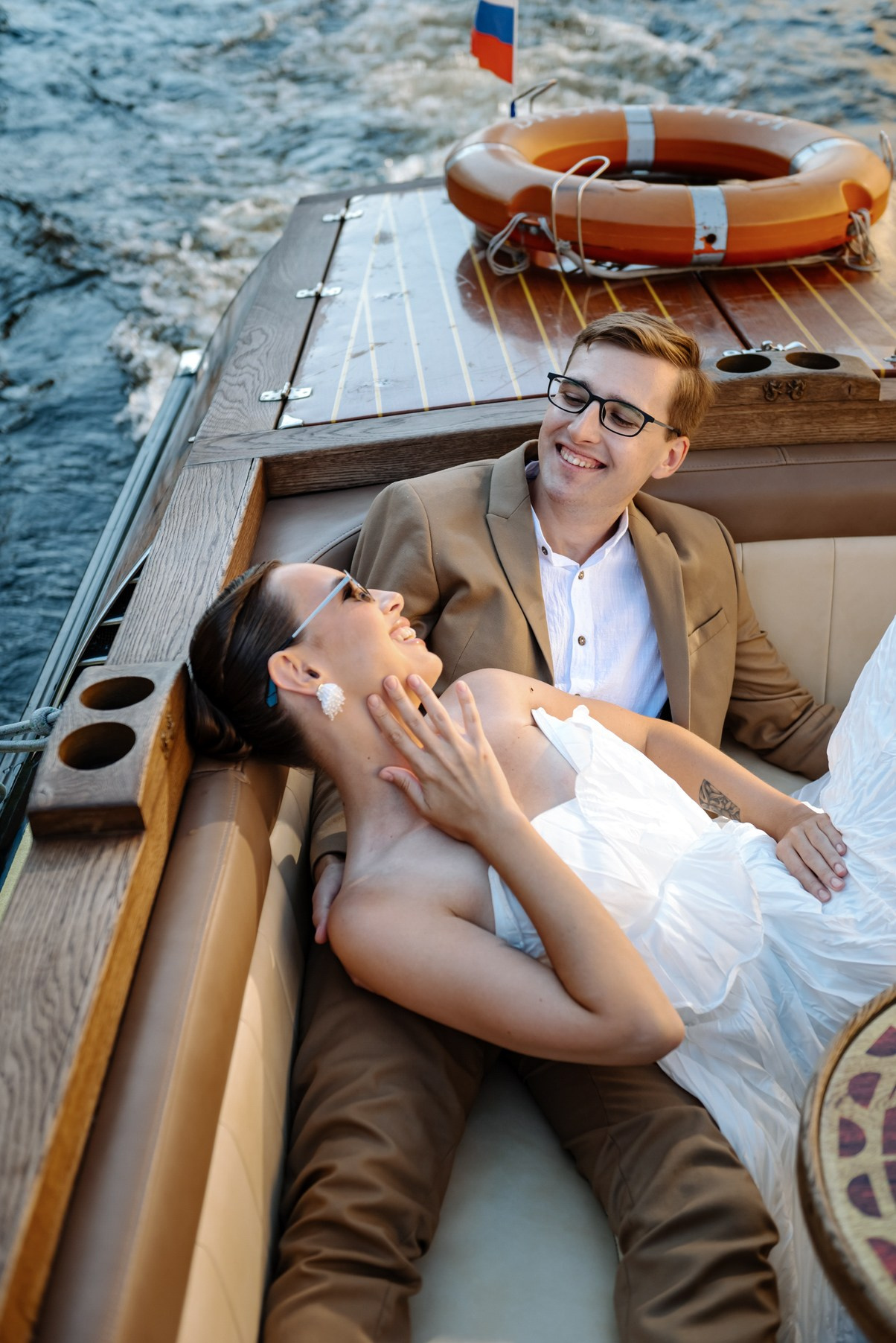 Свадьба на катере. Свадебный и сеейный фотограф в Санкт-Петербурге Елена Худякова