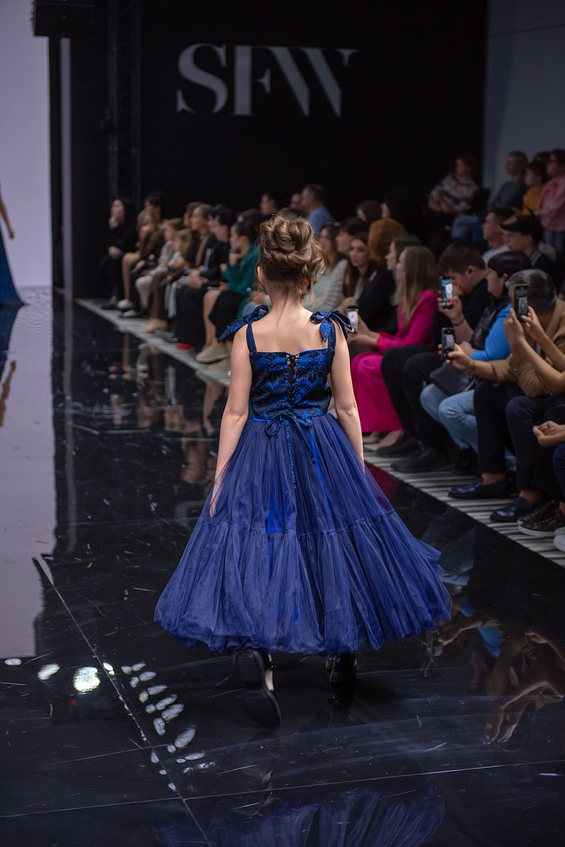 SochiFashionWeek2024 дизайнер Юлия Крылова. Семейный и коммерческий фотограф в Сочи Александр Бодунов