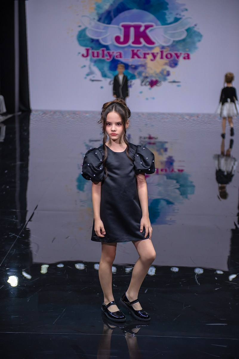 SochiFashionWeek2024 дизайнер Юлия Крылова. Семейный и коммерческий фотограф в Сочи Александр Бодунов