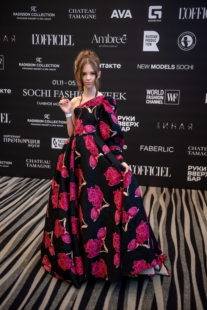 SochiFashionWeek2024 дизайнер Юлия Крылова. Семейный и коммерческий фотограф в Сочи Александр Бодунов