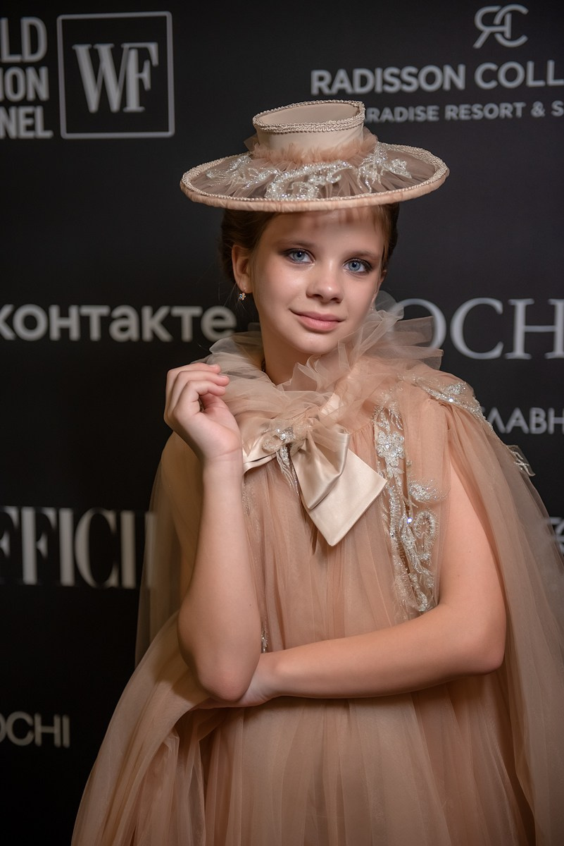 SochiFashionWeek2024 дизайнер Анохина Светлана. Семейный и коммерческий фотограф в Сочи Александр Бодунов