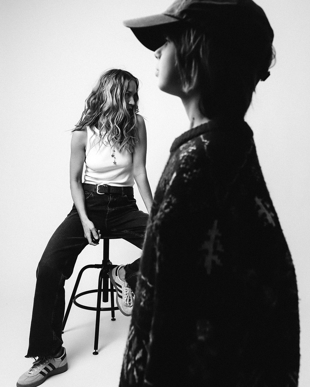 Чб на белом