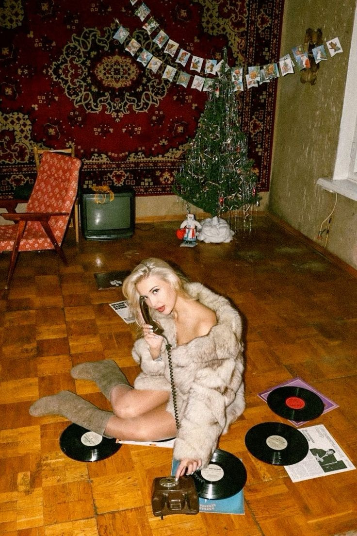 Тренды новогодних съемок 2025. Фотограф в Екатеринбурге Артём Зайнетдинов