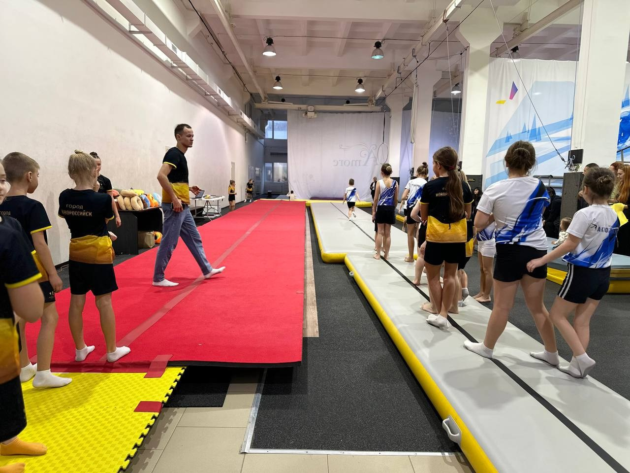 Акробатика г. Новороссийск для детей — Акробатический центр «Вверх» —