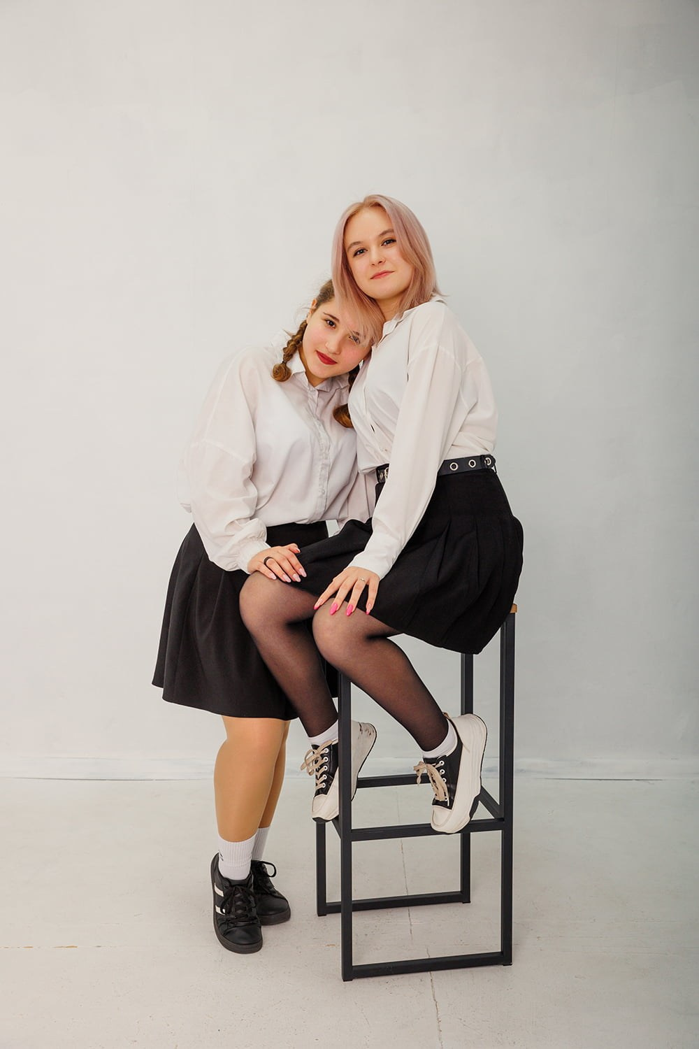 Яркая фотосессия для выпускного альбома 9 класса: идеи и примеры. СИГМА | Студия выпускных альбомов Красноярск