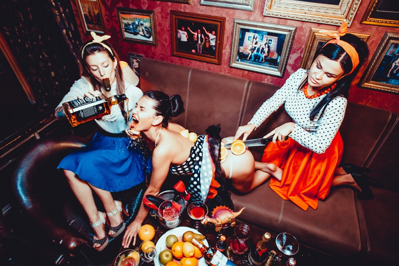 Современная концептуальная фотография о теле, уязвимости и идентичности. Визуальная практика на стиле честности, пост-иронии и искусства.Рекламная фотография, Концептуальная фотография, Современный художник, Психология, Коммерческий фотограф, Репортажный фотограф, Стрит фотография, Арт, Сюрреализм, Мобильная фотография, Снято на айфон, Дима Бурза