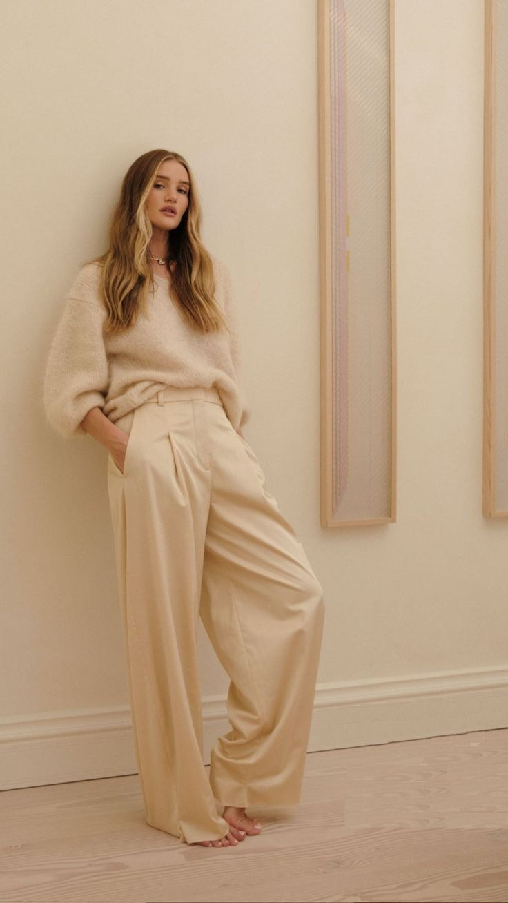 Повседневный минимализм в образе в духе Zara, женская фотосессия