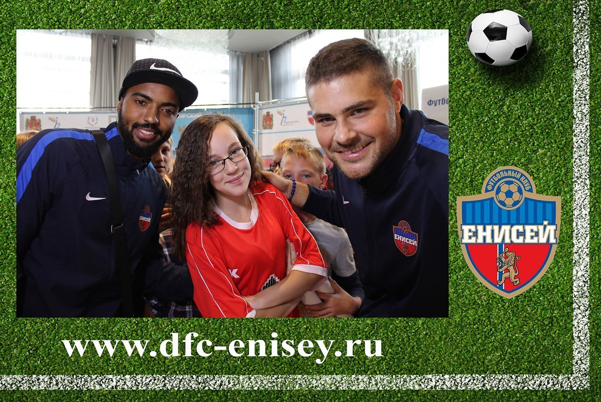 Аренда прокат фотобудки в Красноярске фотозона на мероприятие Свадьбу праздник День рождения выпускной корпоратив фотокабина цена стоимость заказать забронировать описание услуги ведущий тамада моментальная печать фотографий спортивное соревнование кумир звезда