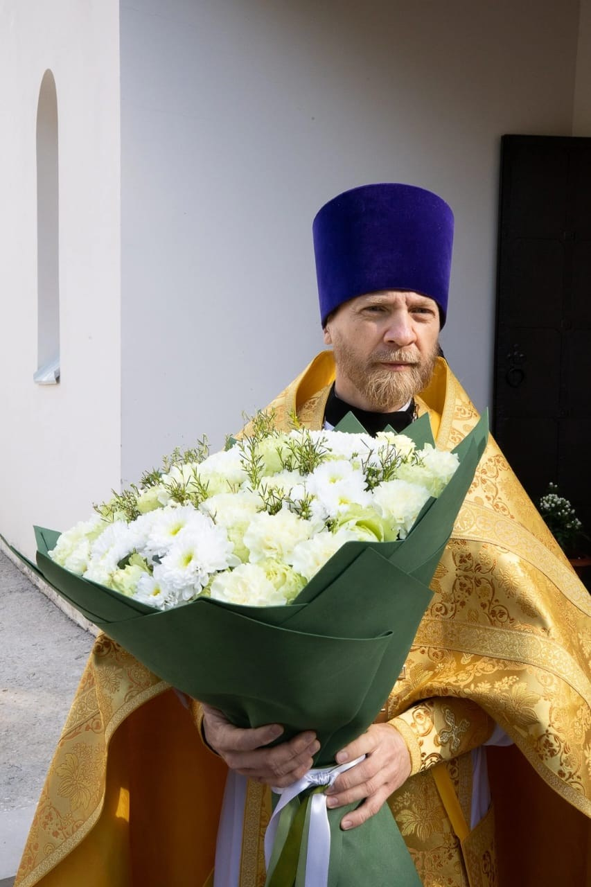 Митрополит Игнатий совершил божественную литургию в храме Всех скорбящих Радость. Саратовское Северо-Западное благочиние