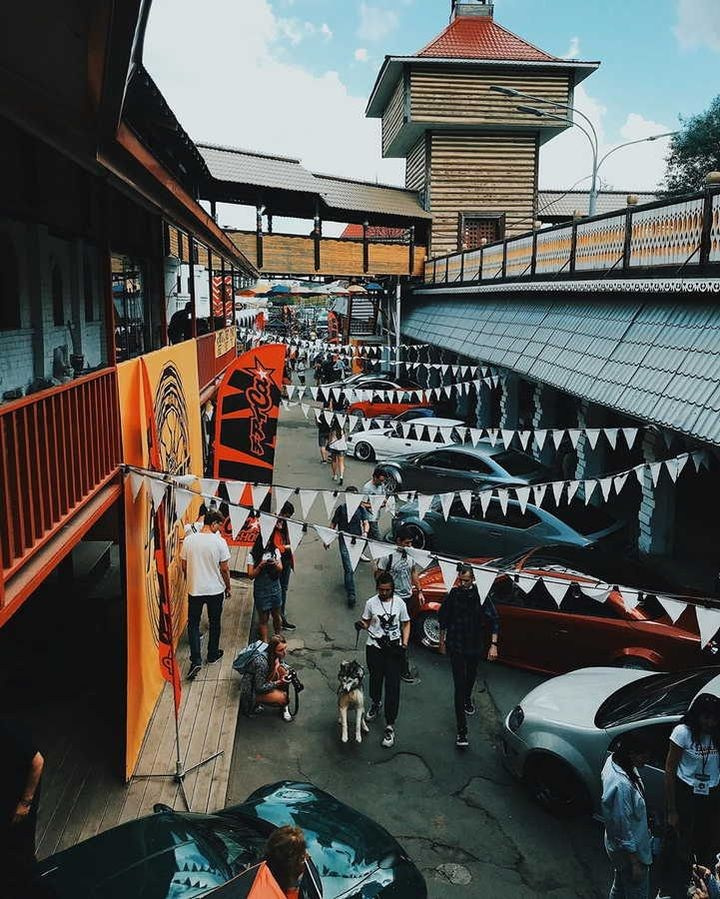 Фотосъемка у московского дома — фактурные стены и лестницы