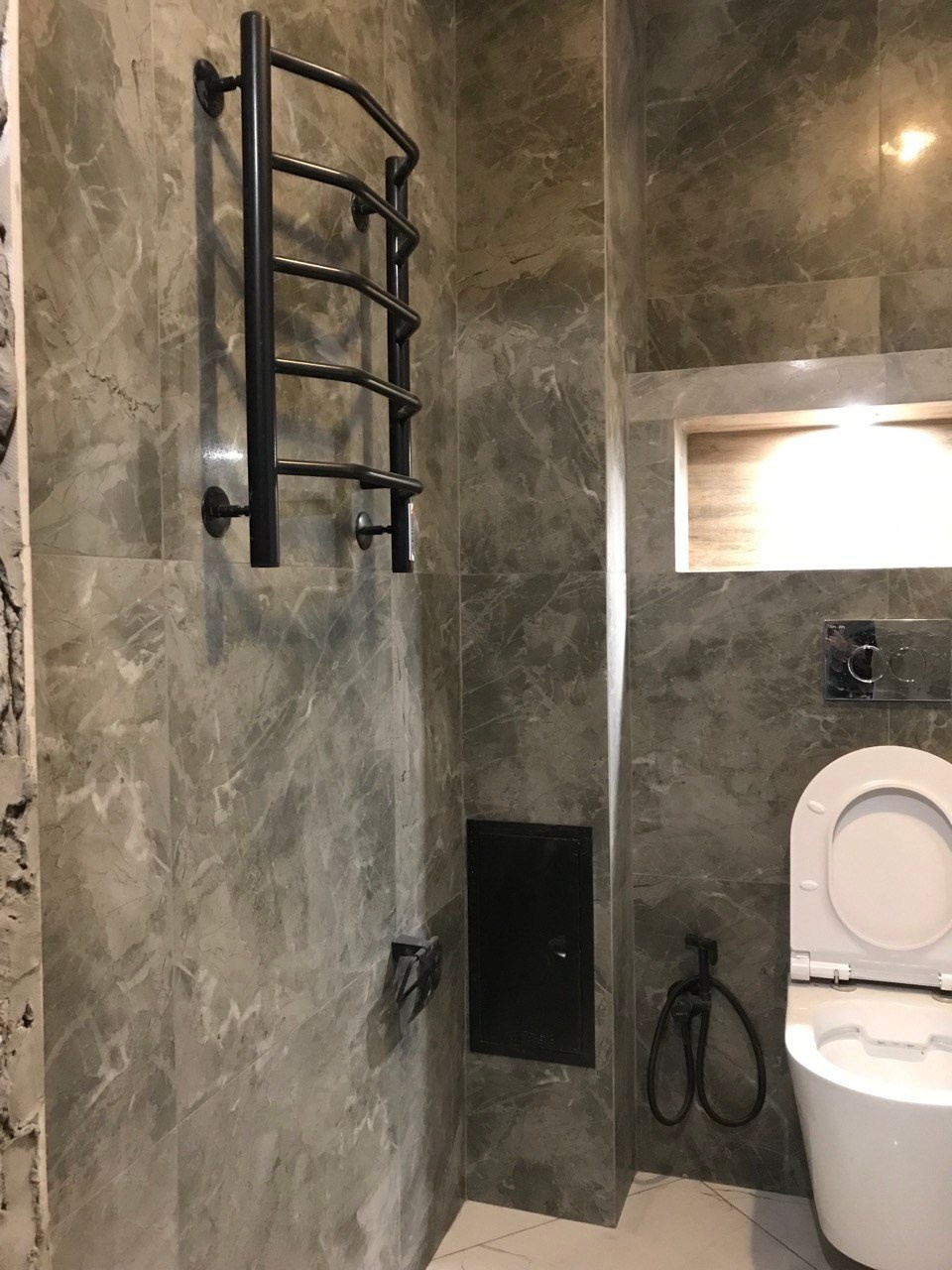 Ванная комната (ул. В. Сажинова д. 6/9). Ремонт санузла, туалета, ванной под ключ в Казани. Укладка плитки