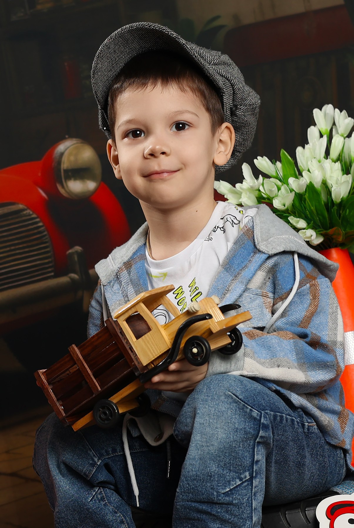 Гараж. Выпускные альбомы в Иваново в детский сад и школу. Александр и Светлана Янкины