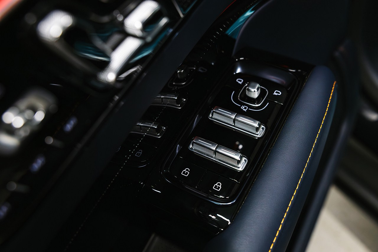 Zeekr 9X 2.0hyb 4WD AT (1401 л. с.) 2025, последовательно-параллельный гибрид, АКПП, 4WD. Автосалон «Х-Авто»