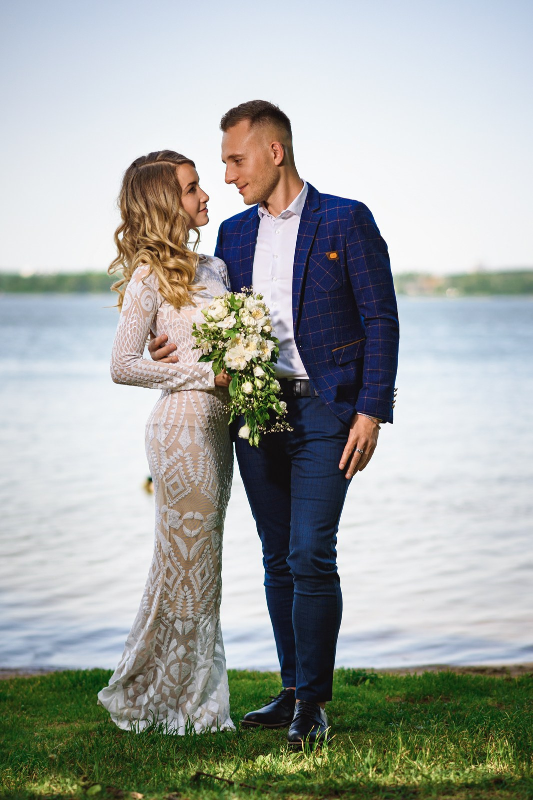 Свадебная фотосессия. Компания и фотошкола по созданию контента в Москве