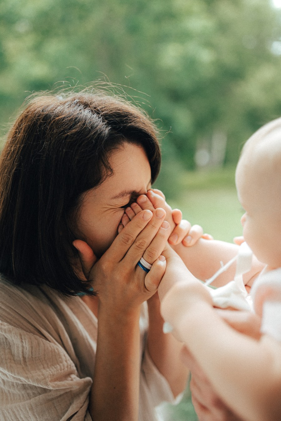 Коля, Ксюша, Саша, Андрей, Кира и бабушки | на даче