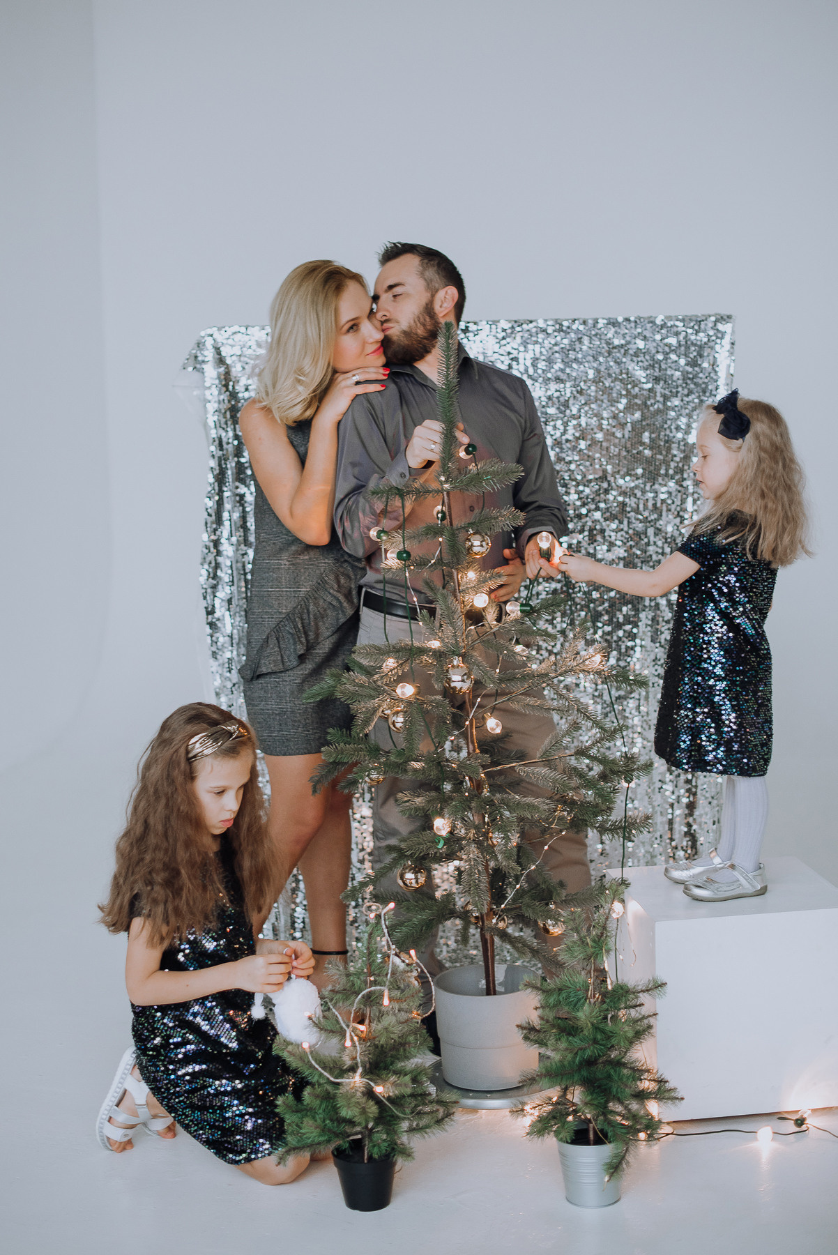 Happy Family_Оля, Денис, Ева и Кира. Свадебный и семейный фотограф в Минске Яна Новак