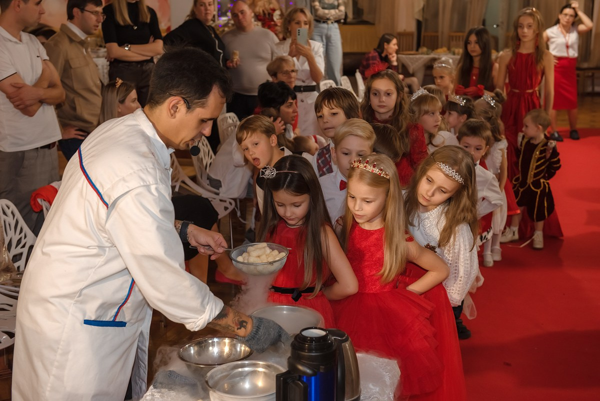 Выпускной в детской школе моделей HAPPYkids 2024. Семейный и коммерческий фотограф в Сочи Александр Бодунов