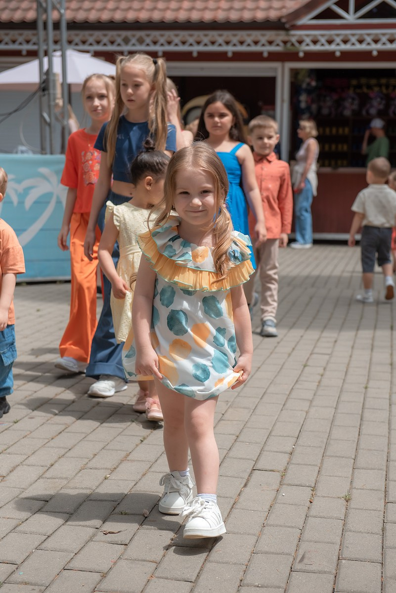 Парк Ривьера дефиле HAPPYkids. Семейный и коммерческий фотограф в Сочи Александр Бодунов