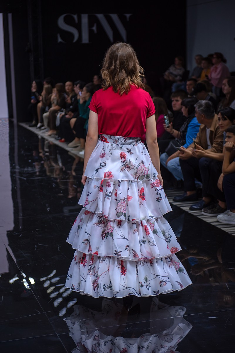 SochiFashionWeek2024 дизайнер Юлия Крылова. Семейный и коммерческий фотограф в Сочи Александр Бодунов