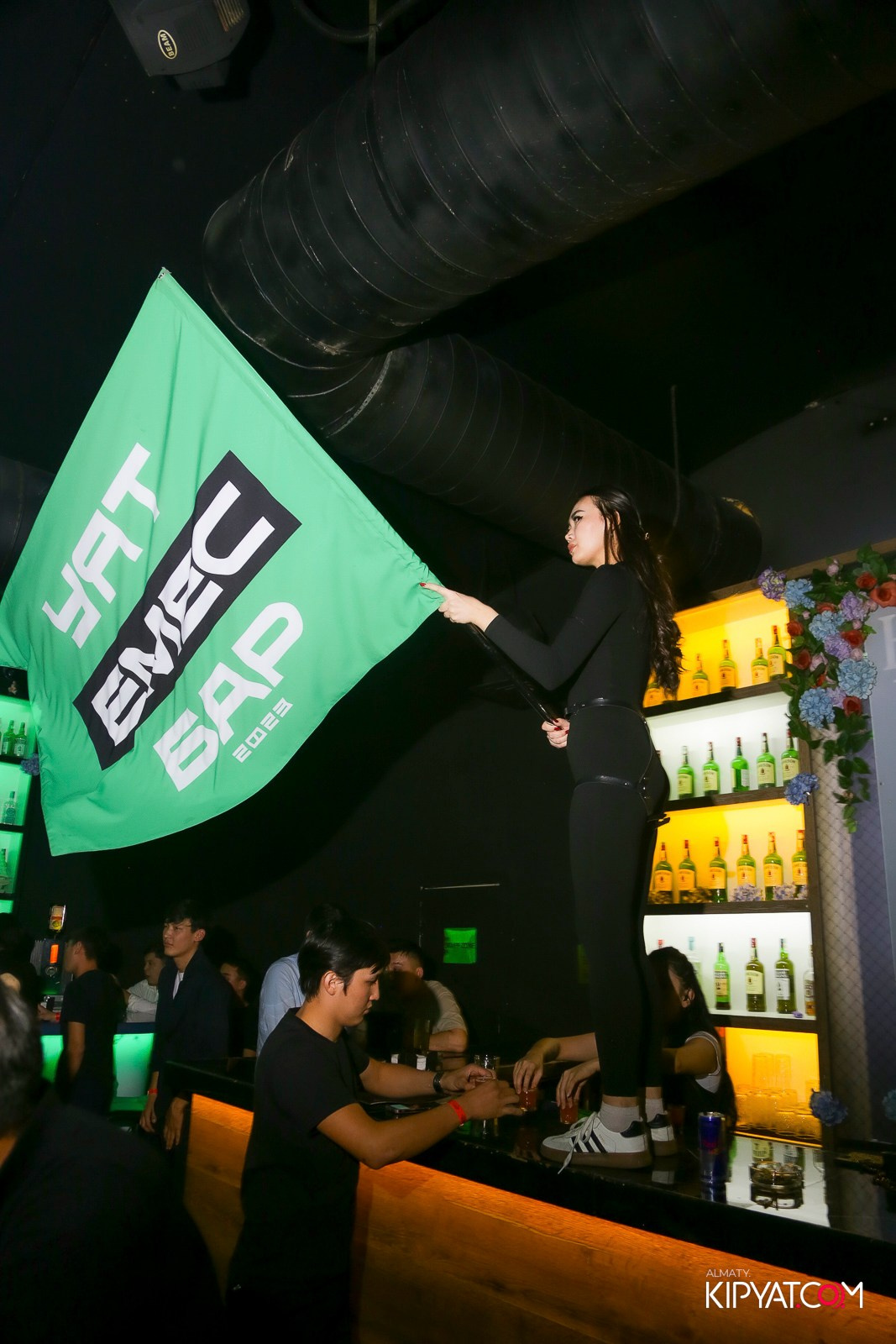 UYAT EMES BAR. КИПЯТКОМ АЛМАТЫ!