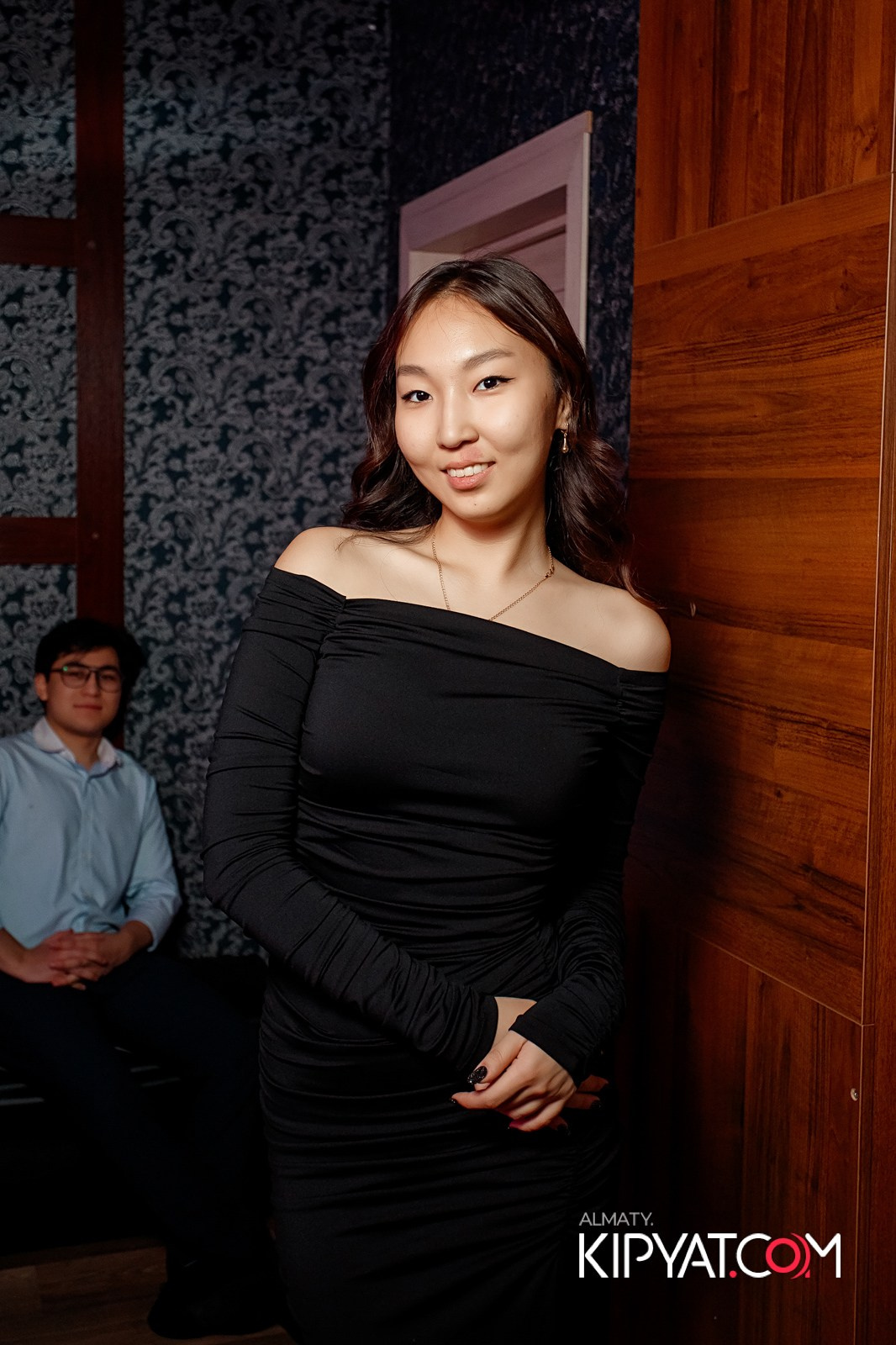 КАРАОКЕ-БАР РОЯЛЬ НА НУРМАКОВА. КИПЯТКОМ АЛМАТЫ!