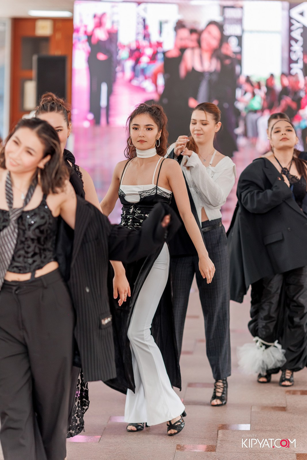 JUNIOR FASHION SHOW. КИПЯТКОМ АЛМАТЫ!