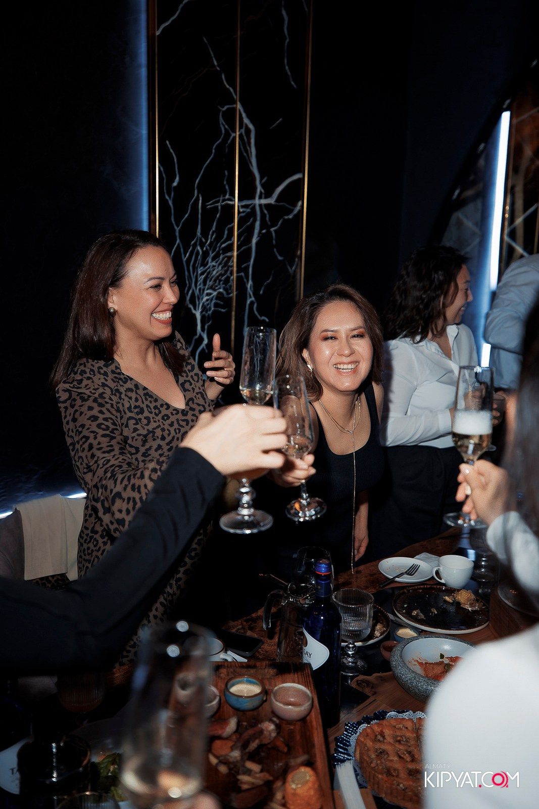 MOOD BAR & KARAOKE. КИПЯТКОМ АЛМАТЫ!