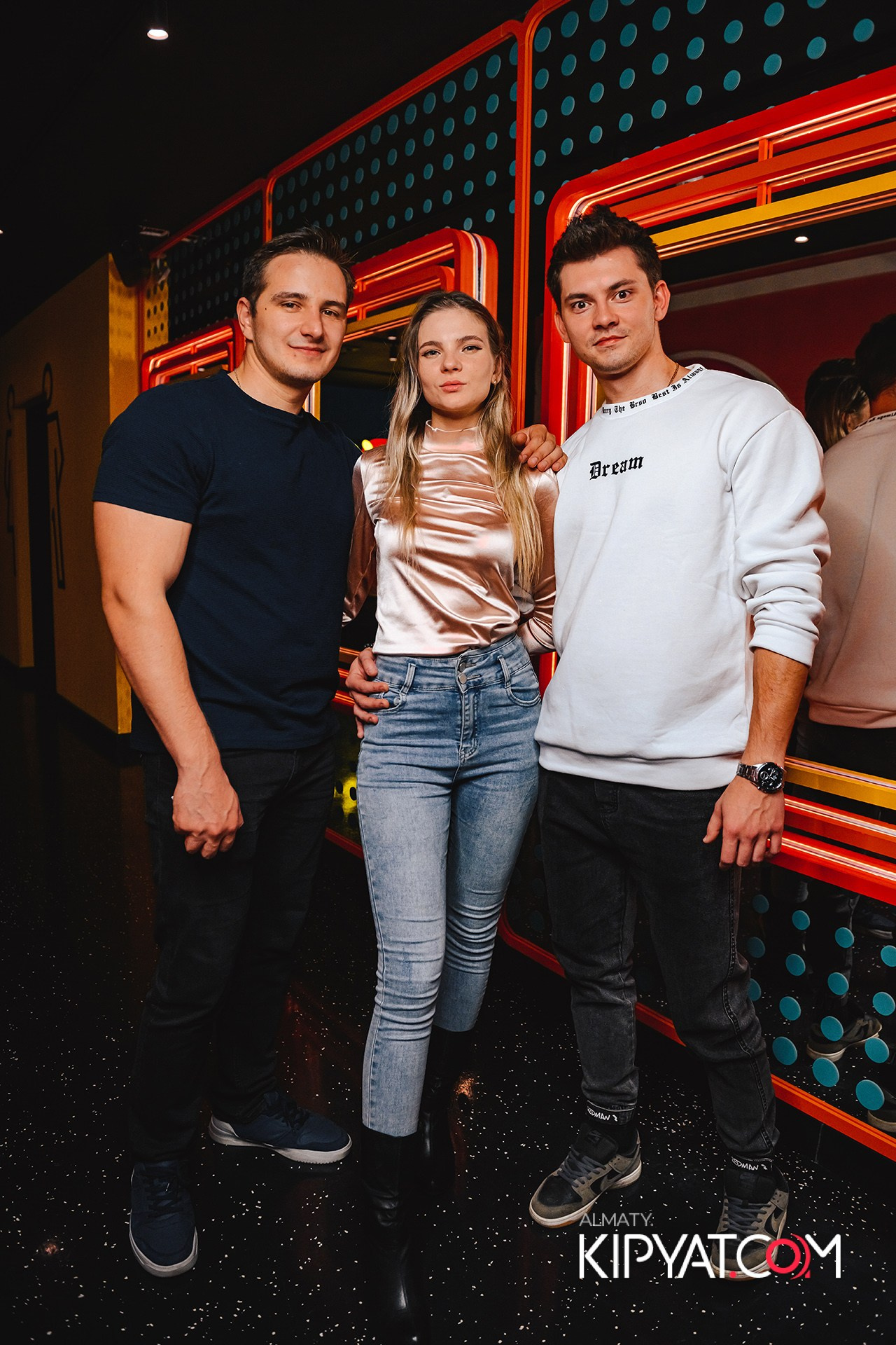 ВЫСТУПЛЕНИЕ ГРУППЫ ВИРУС SANTA BARBARA. КИПЯТКОМ АЛМАТЫ!