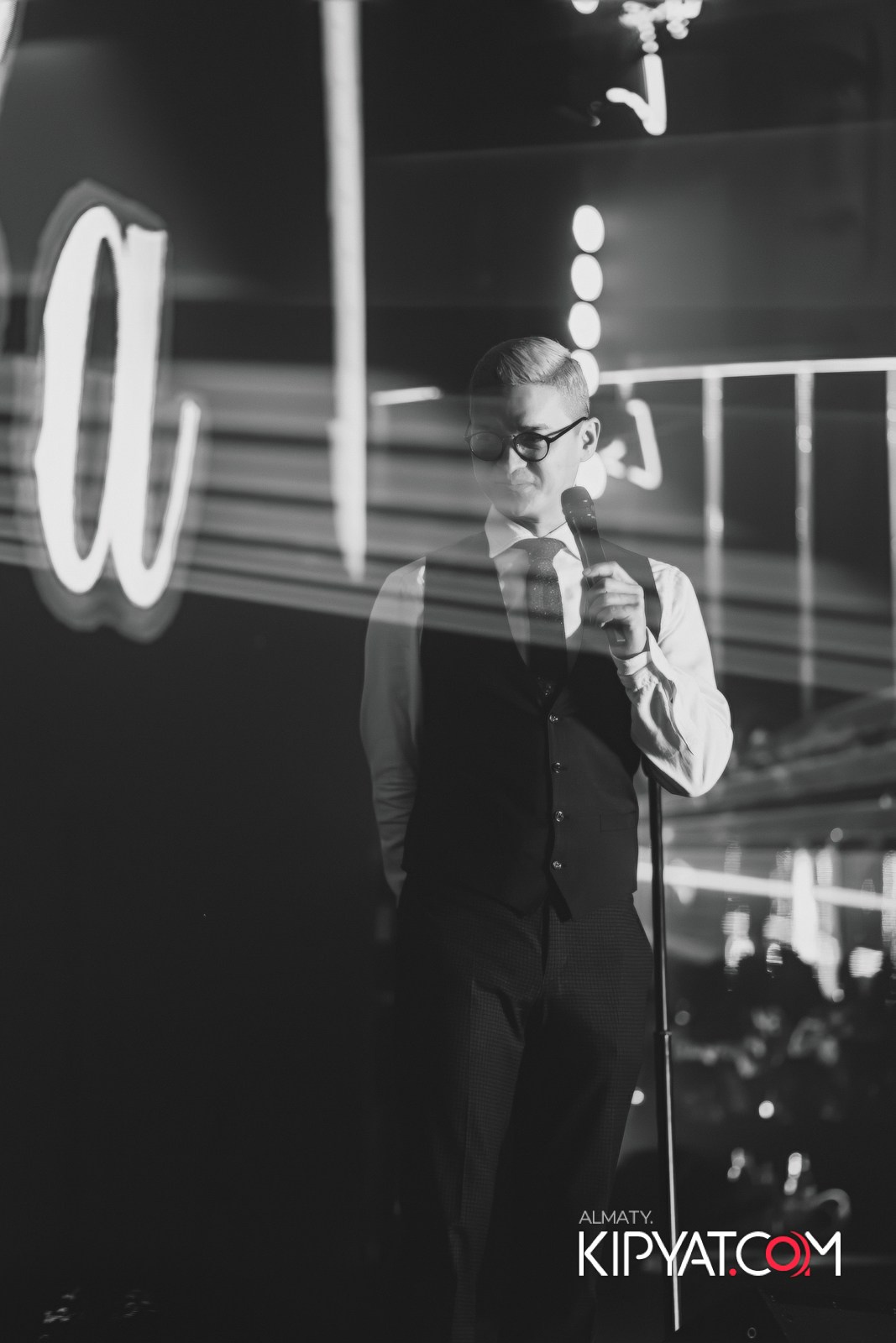 SANTA BARBARA — ПИТ ДЖЕЙСОН (ГР. ПРЕМЬЕР-МИНИСТР) И ИЛЬЯ ЗУДИН (ГР. ДИНАМИТ) НА ПРЕДНОВОГОДНЕЙ ВЕЧЕРИНКЕ. КИПЯТКОМ АЛМАТЫ!