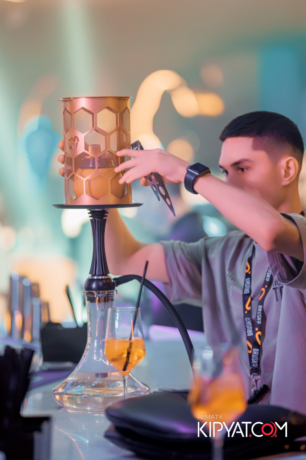 SANTA BARBARA — ПИТ ДЖЕЙСОН (ГР. ПРЕМЬЕР-МИНИСТР) И ИЛЬЯ ЗУДИН (ГР. ДИНАМИТ) НА ПРЕДНОВОГОДНЕЙ ВЕЧЕРИНКЕ. КИПЯТКОМ АЛМАТЫ!