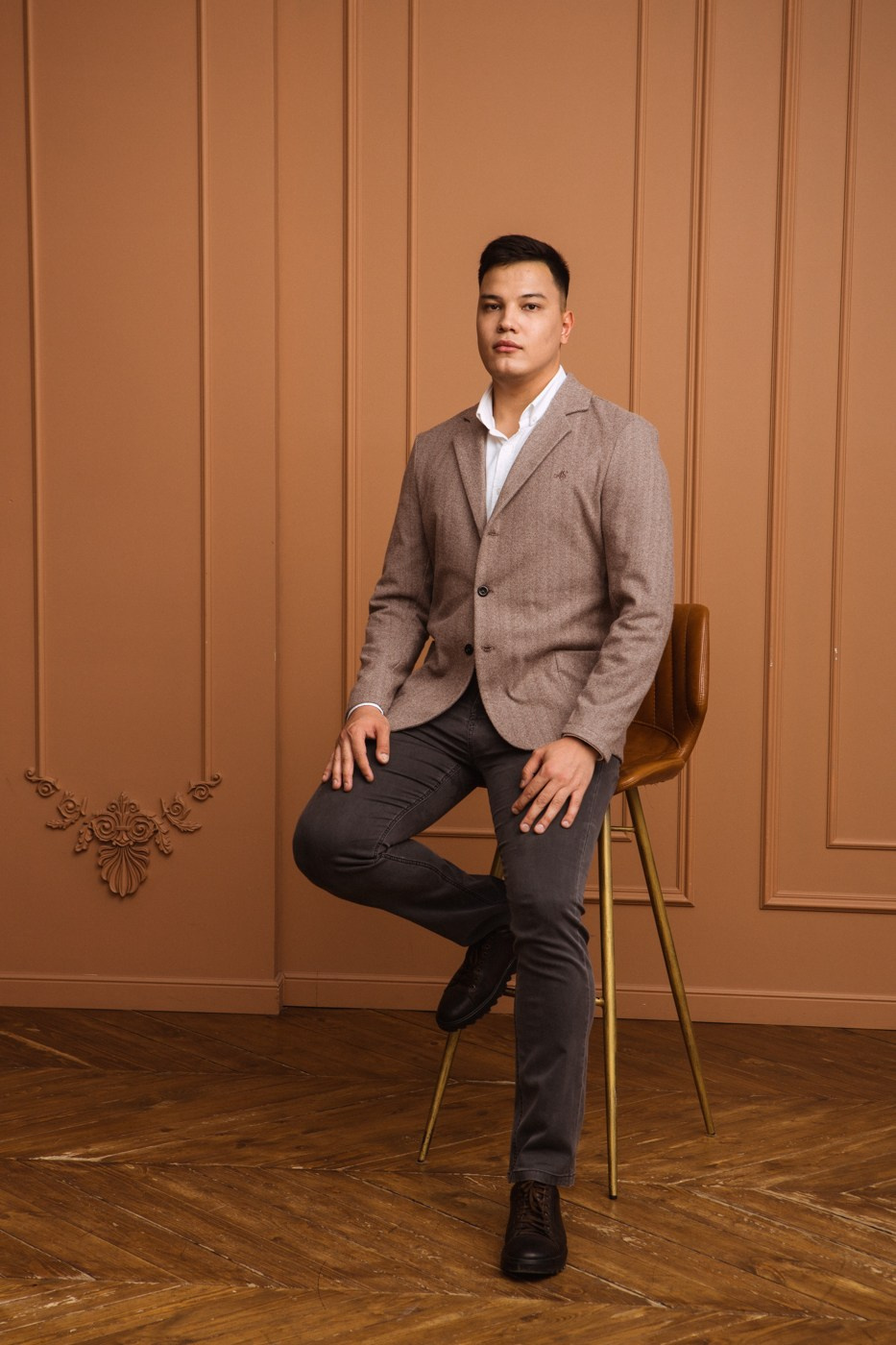 Студийный мужской портрет для выпускников медицинского университета. Фотографы в городе Волгограде — Людмила Агеева и Алексей Околелов