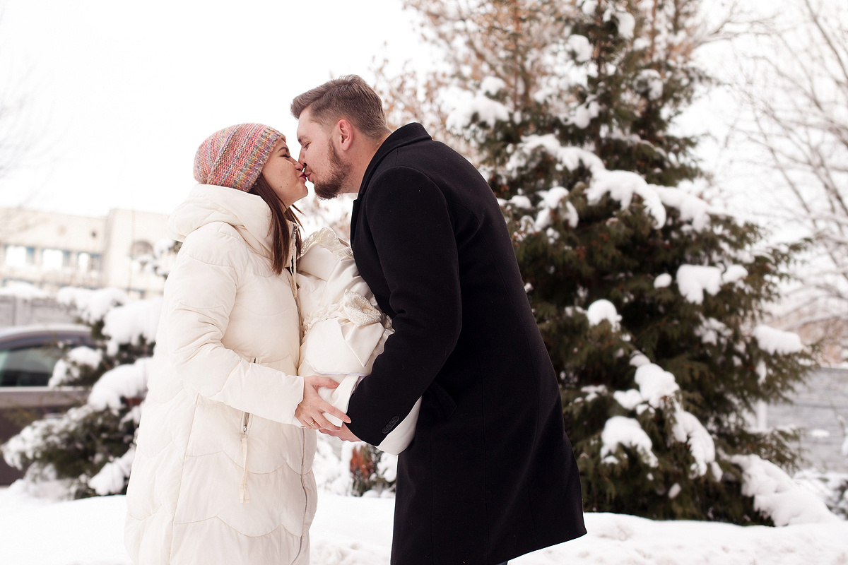 Фотосессия выписки из роддома. Фотограф новорожденных в Брянске Анжелика Прохоренкова