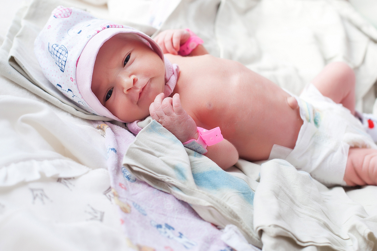 Фотосессия выписки из роддома. Фотограф новорожденных в Брянске Анжелика Прохоренкова