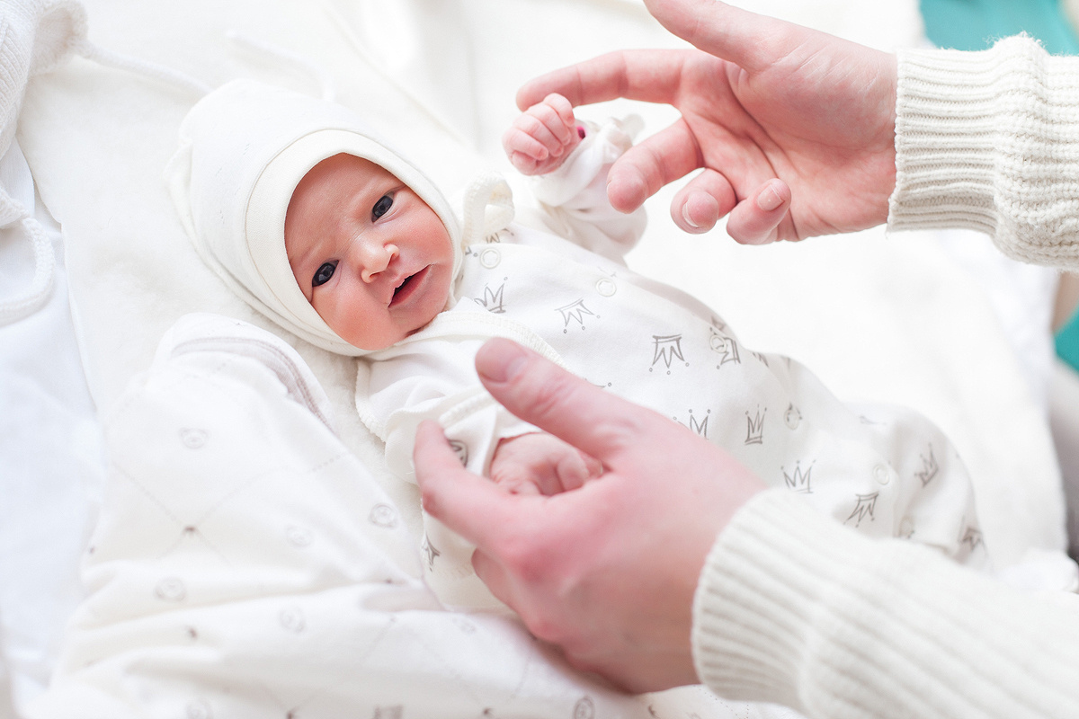 Фотосессия выписки из роддома. Фотограф новорожденных в Брянске Анжелика Прохоренкова