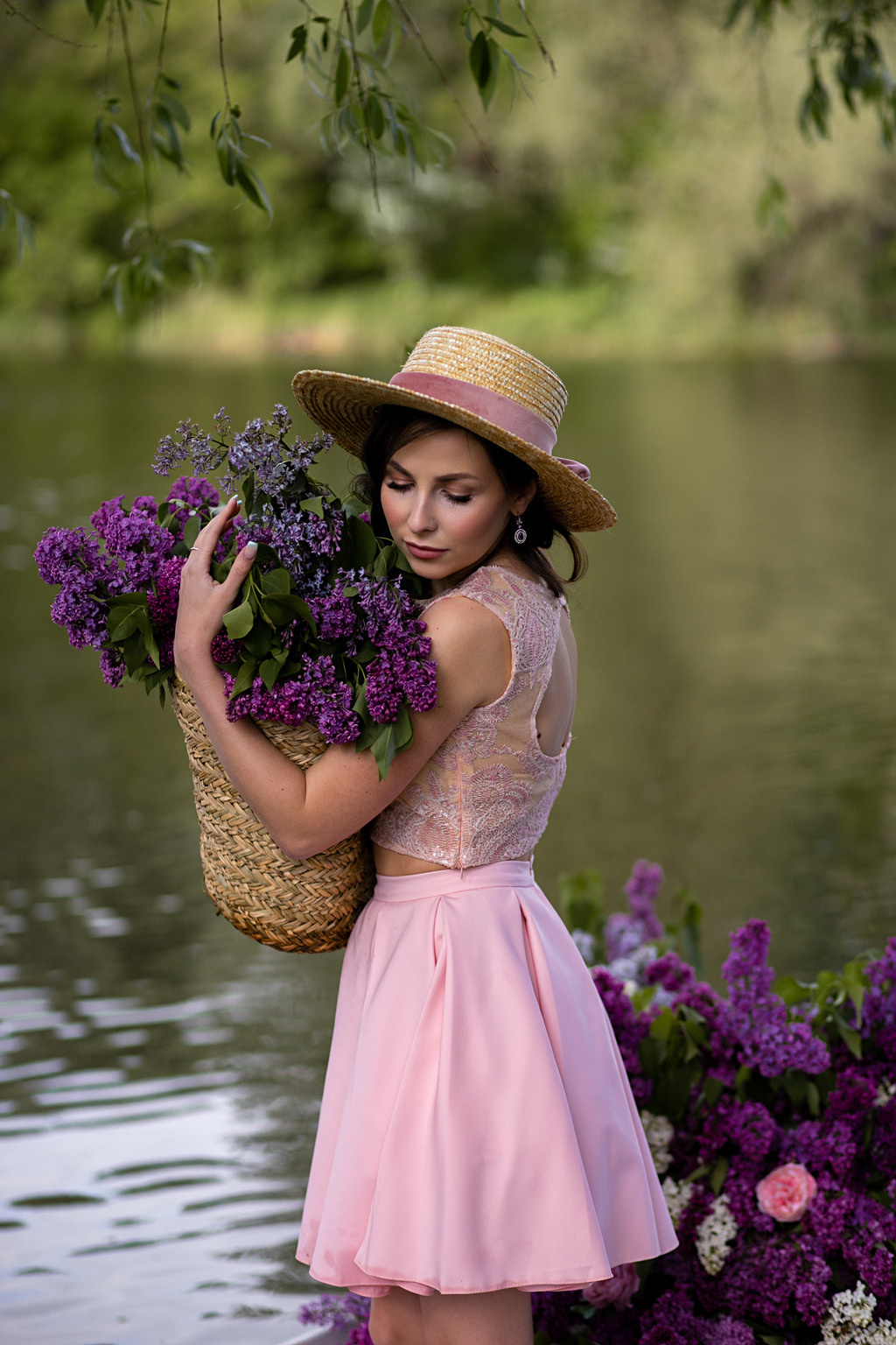 Лодка в сирени. Фотограф Белгород