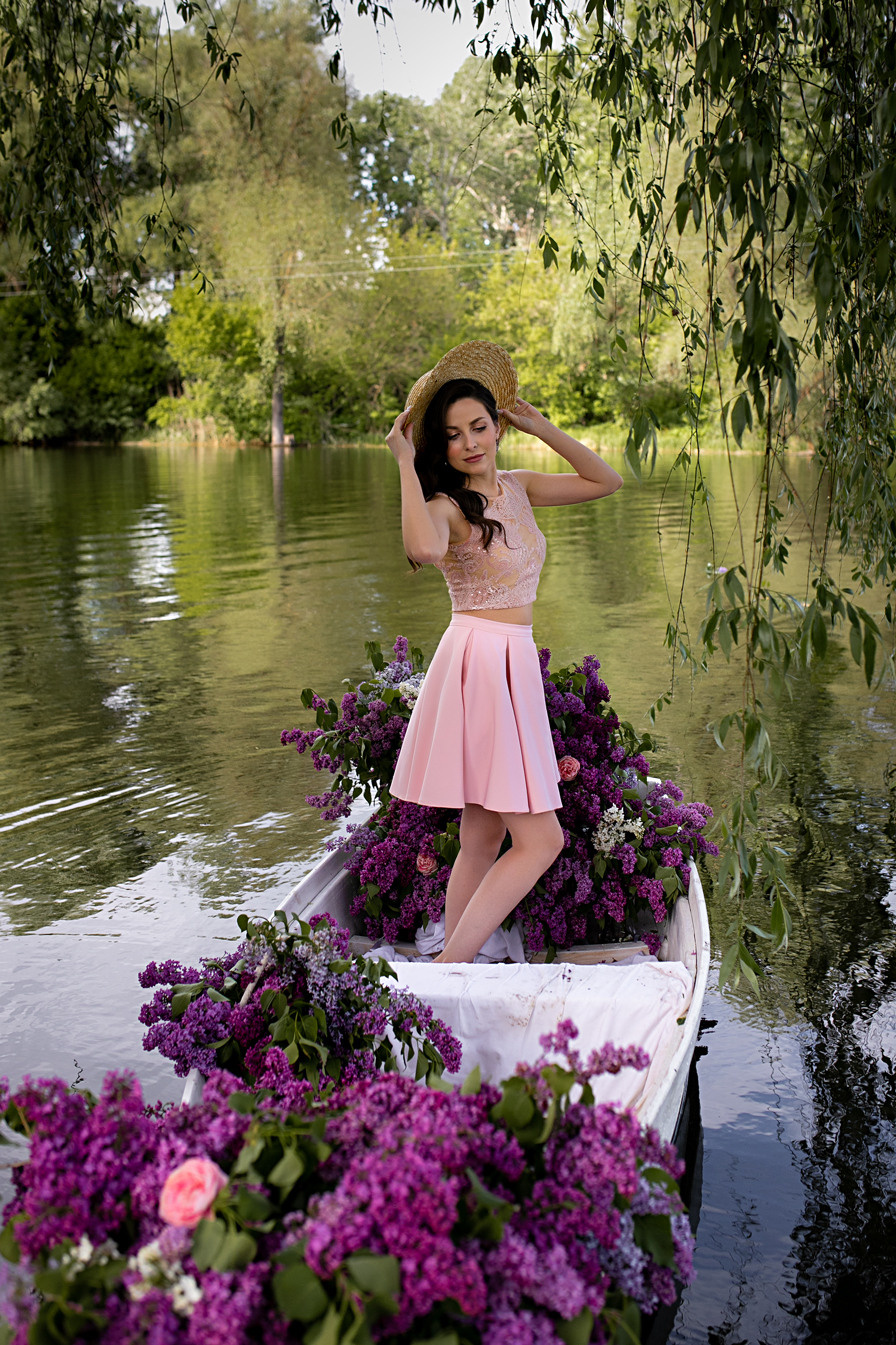 Лодка в сирени. Фотограф Белгород