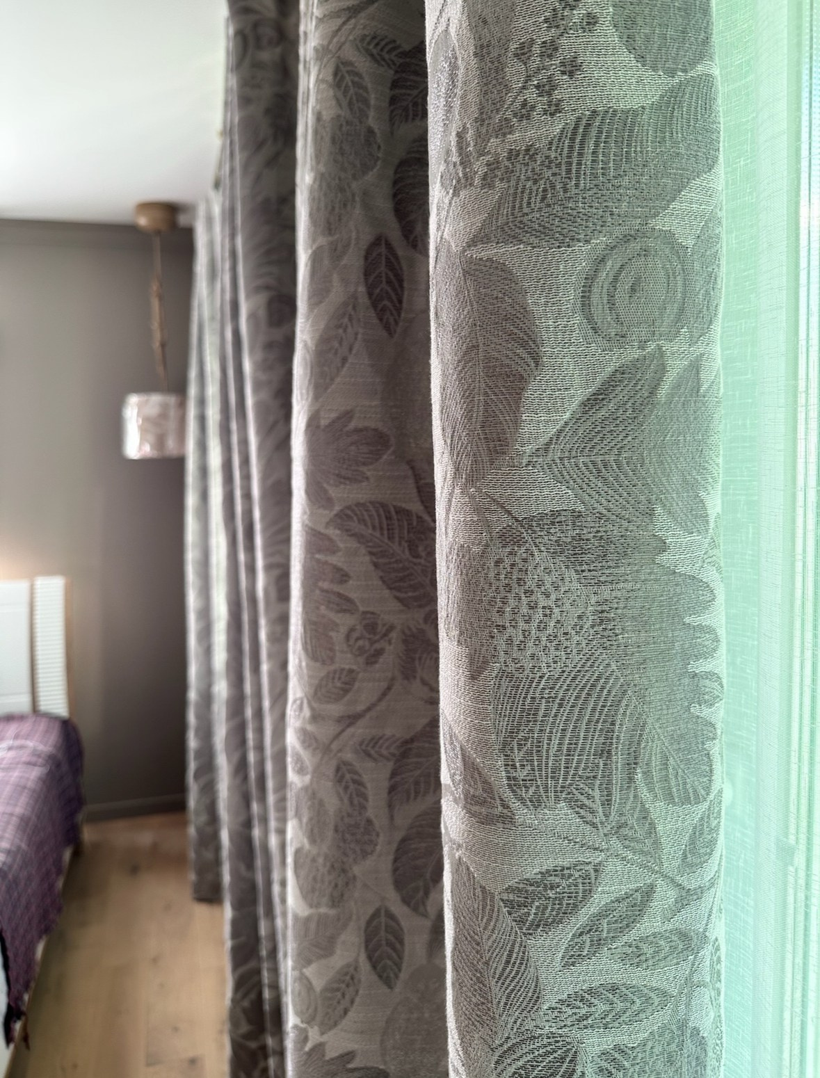 Квартира в Зеленогорске. Шторы на заказ в СПб. Выезд дизайнера, карнизы, жалюзи и рулонные шторы