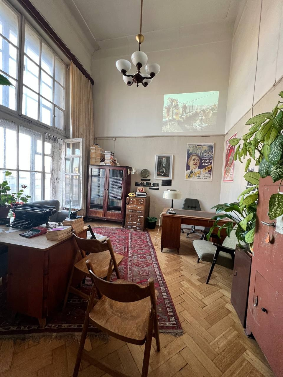 Выставка «Литературный этаж. 100 лет на крыше Дома Нирнзее». П&П — Полезное с Приятным. Фотоэкскурсии — Москва на память. Экскурсовод и фотограф в Москве. Увези столицу в своём альбоме!