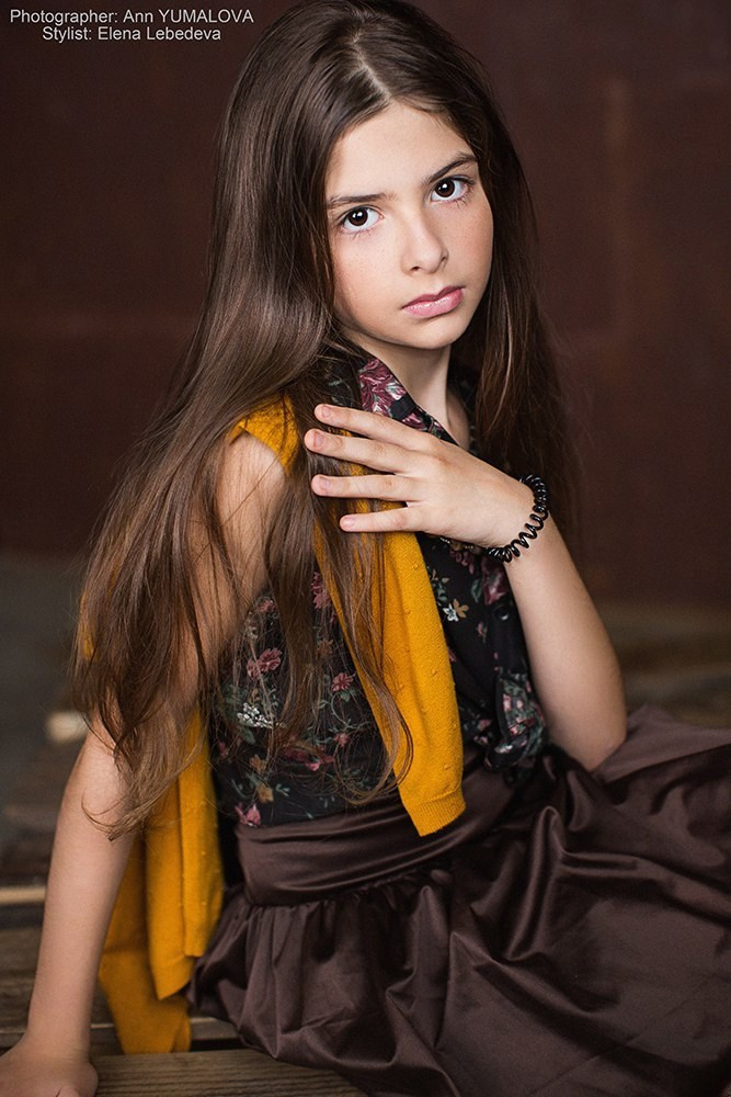 Детский портрет. Женский фотограф в Санк-Петербурге и Москве — фотосессия девушки в студии, портрет, фотосъемка