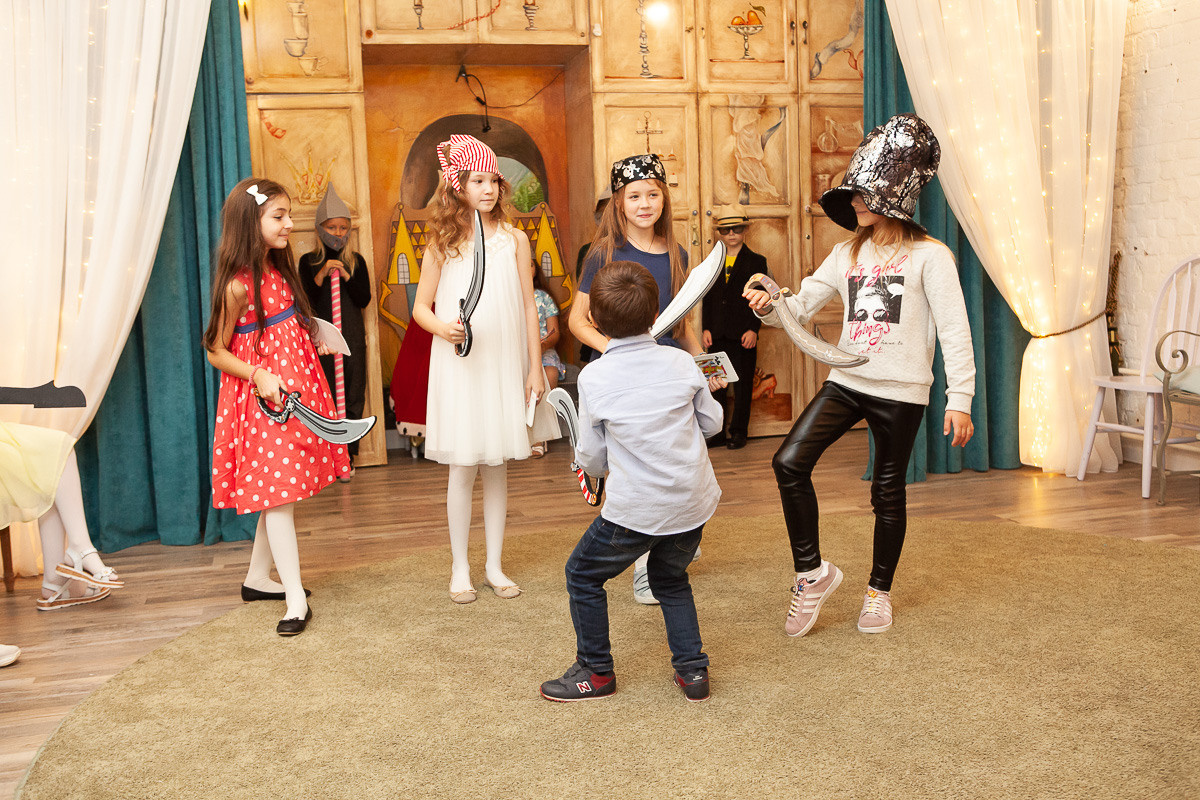 Детский день рождения в Алисин домик. Детский и семейный фотограф в Москве СВАО Екатерина Алалыкина