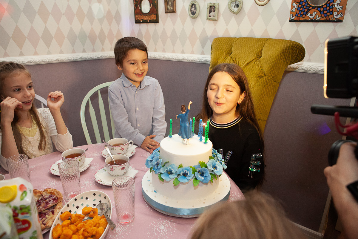 Детский день рождения в Алисин домик. Детский и семейный фотограф в Москве СВАО Екатерина Алалыкина