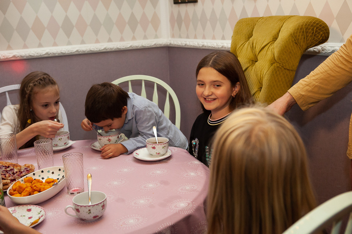 Детский день рождения в Алисин домик. Детский и семейный фотограф в Москве СВАО Екатерина Алалыкина