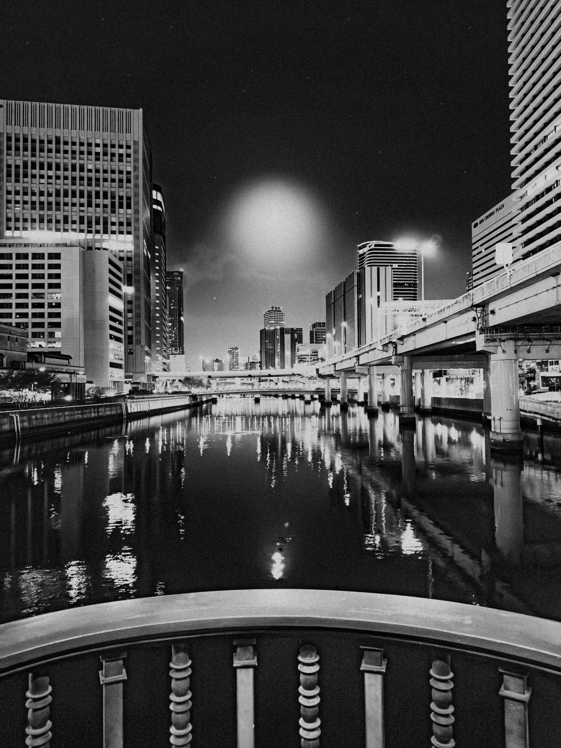 Современная концептуальная фотография о теле, уязвимости и идентичности. Визуальная практика на стиле честности, пост-иронии и искусства.Рекламная фотография, Концептуальная фотография, Современный художник, Психология, Коммерческий фотограф, Репортажный фотограф, Стрит фотография, Арт, Сюрреализм, Мобильная фотография, Снято на айфон, Дима Бурза