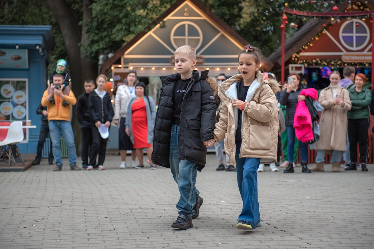 Парк Ривьера дефиле HAPPYkids. Семейный и коммерческий фотограф в Сочи Александр Бодунов
